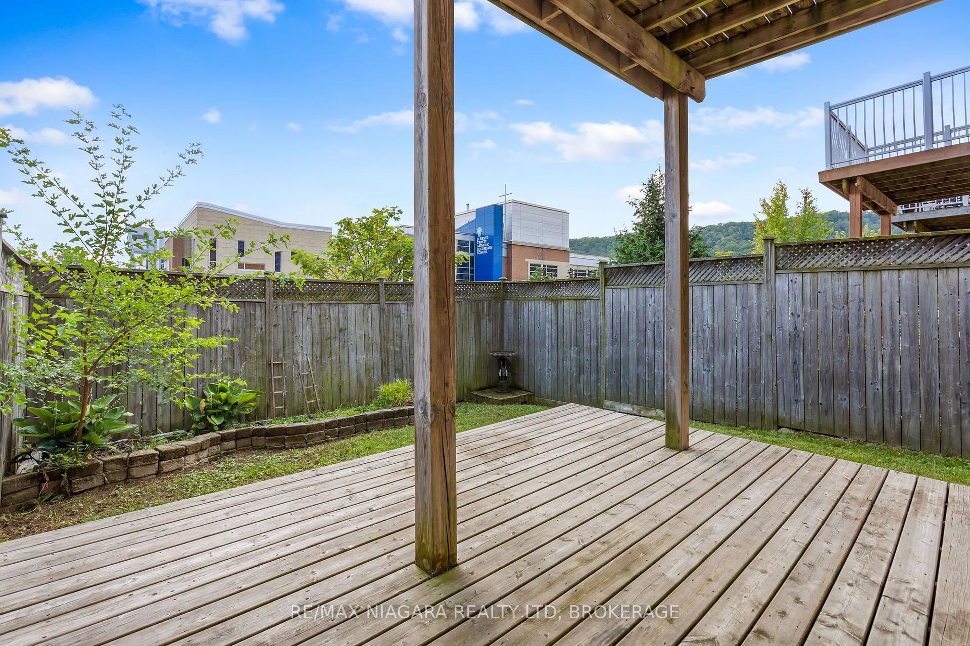 Photo 20 of 15 Hemlock Way, Grimsby, Grimsby West — HOMEH