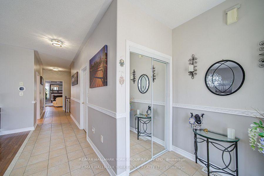Photo 4 of 26 Regalia Way, Barrie, Innis-Shore — HOMEH