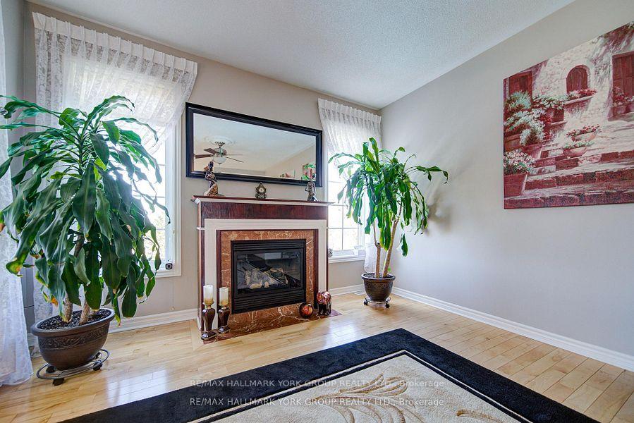Photo 10 of 26 Regalia Way, Barrie, Innis-Shore — HOMEH