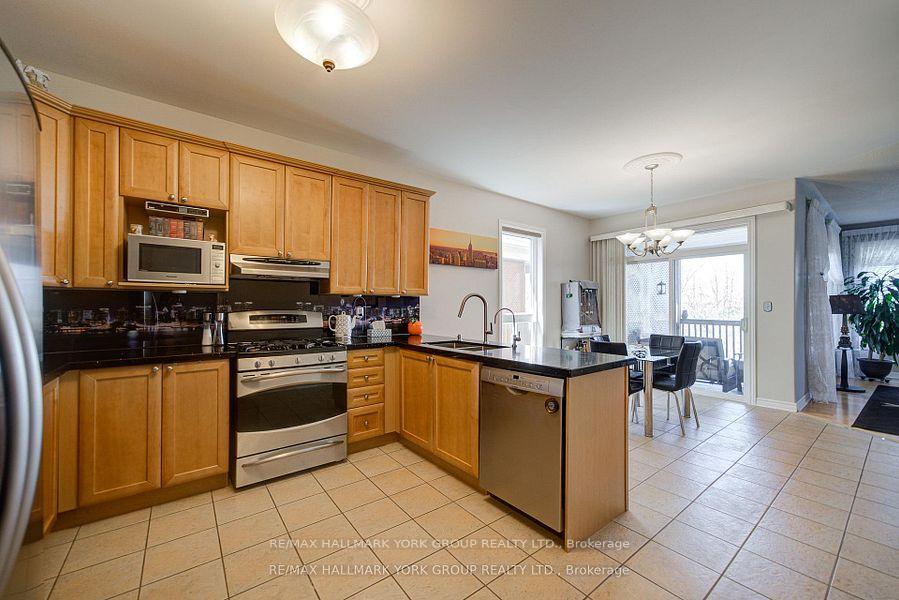 Photo 11 of 26 Regalia Way, Barrie, Innis-Shore — HOMEH