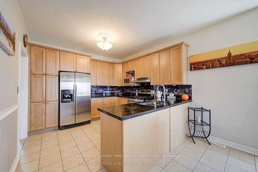 Photo 12 of 26 Regalia Way, Barrie, Innis-Shore — HOMEH