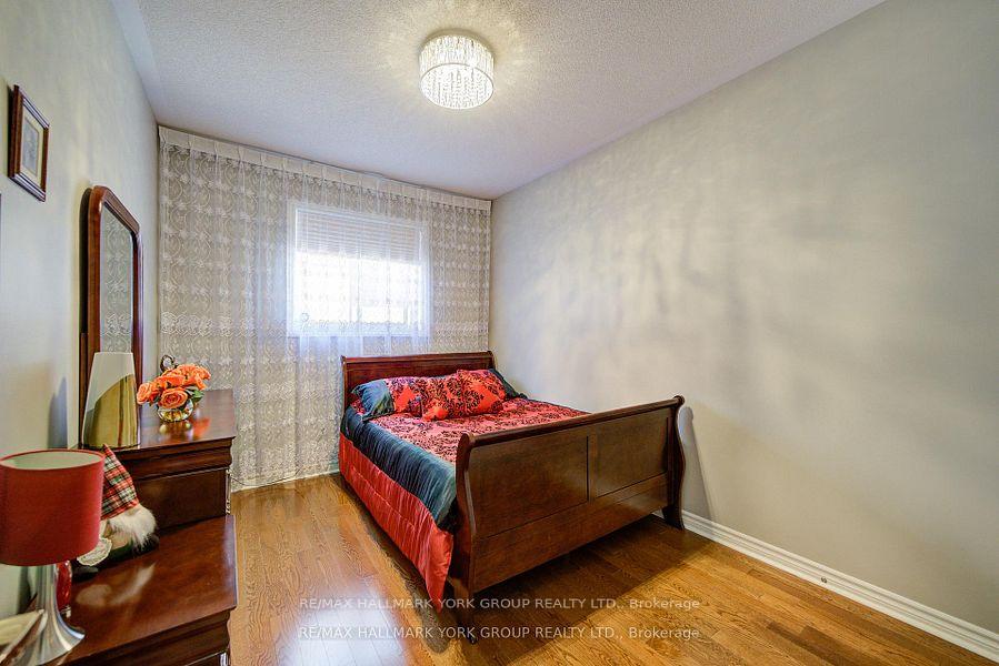 Photo 18 of 26 Regalia Way, Barrie, Innis-Shore — HOMEH