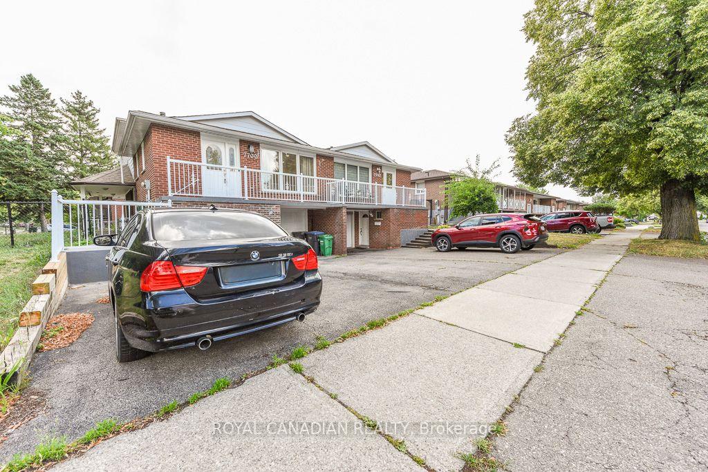 Photo 3 of 7700 Kittridge Drive, Mississauga, Malton — HOMEH