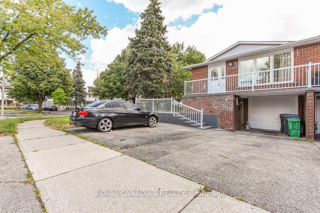 Photo 5 of 7700 Kittridge Drive, Mississauga, Malton — HOMEH