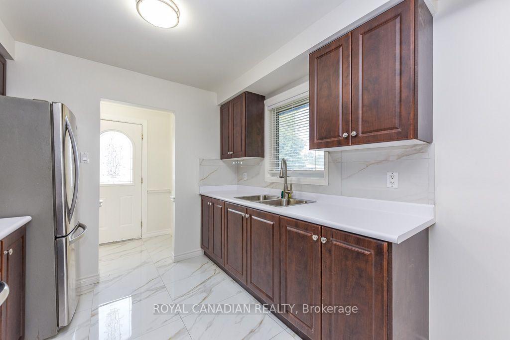 Photo 12 of 7700 Kittridge Drive, Mississauga, Malton — HOMEH