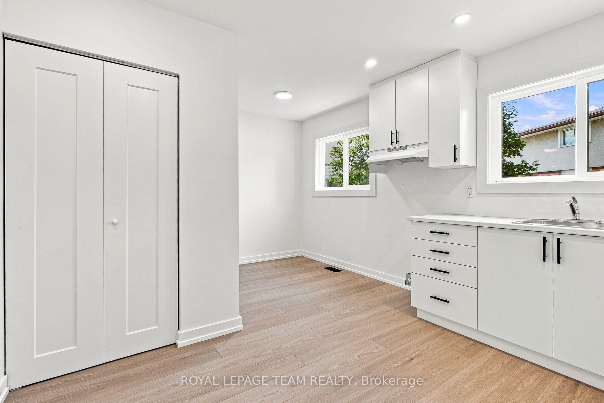 Photo 5 of 1001 Meadowlands Drive, Ottawa, Carleton Square — HOMEH