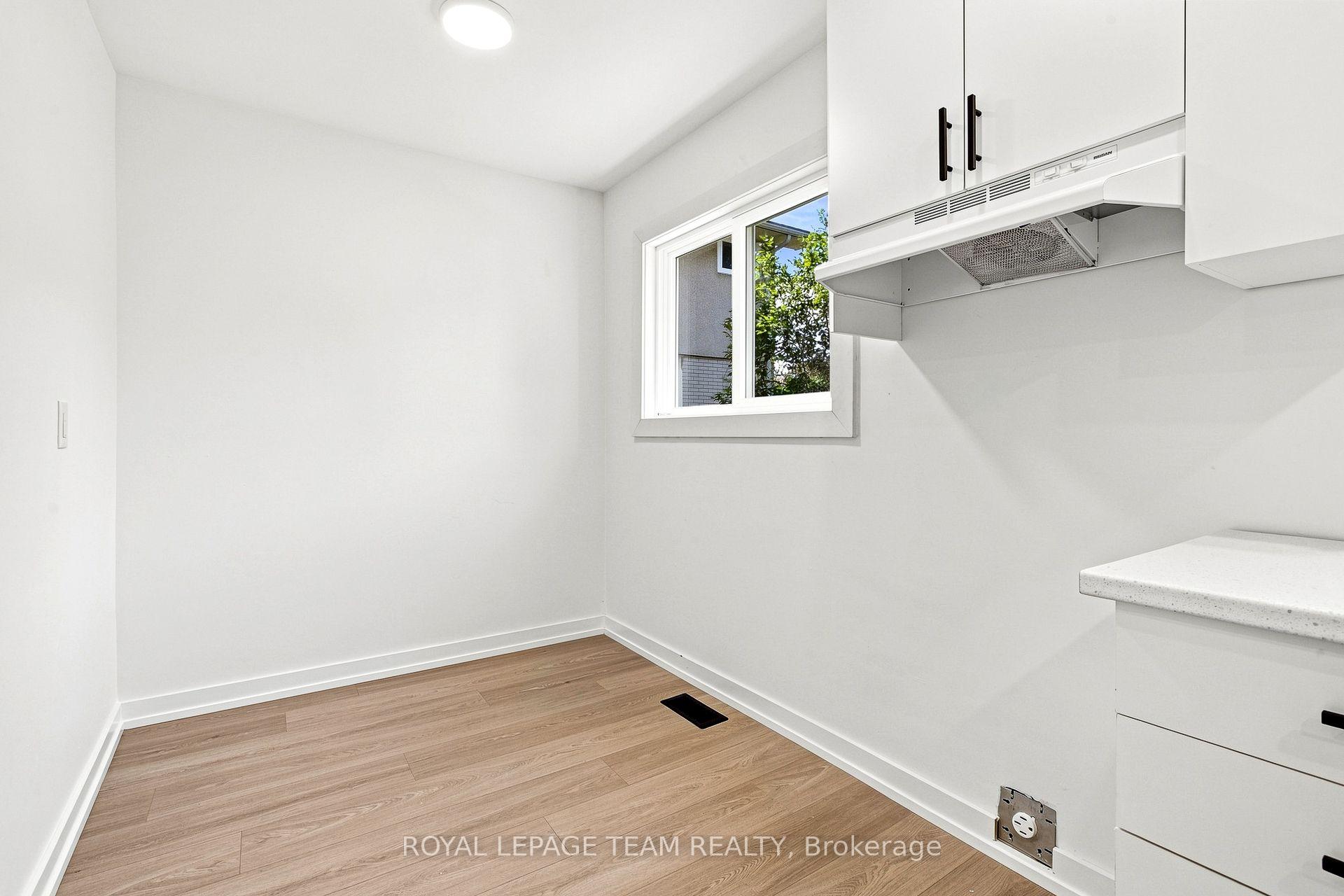 Photo 6 of 1001 Meadowlands Drive, Ottawa, Carleton Square — HOMEH