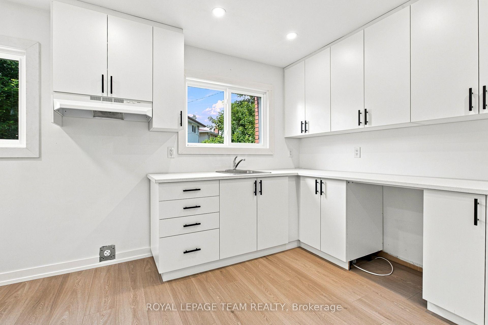 Photo 8 of 1001 Meadowlands Drive, Ottawa, Carleton Square — HOMEH