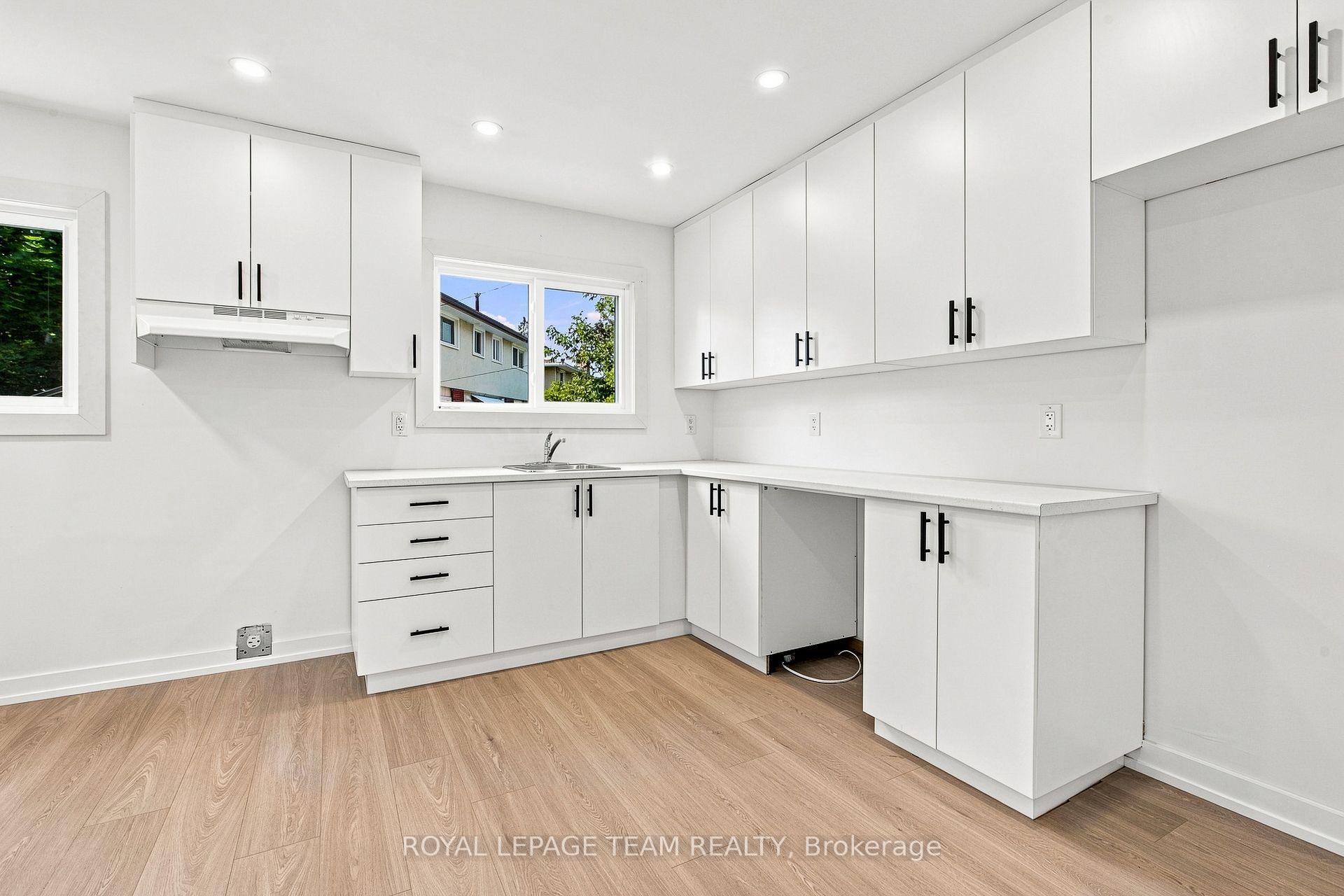 Photo 9 of 1001 Meadowlands Drive, Ottawa, Carleton Square — HOMEH