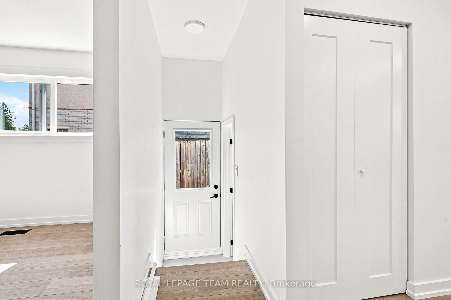 Photo 10 of 1001 Meadowlands Drive, Ottawa, Carleton Square — HOMEH