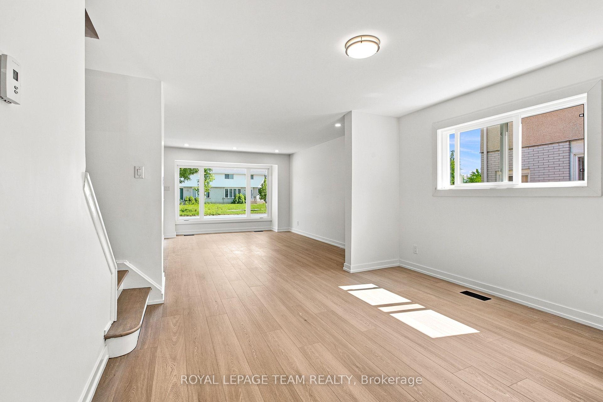 Photo 12 of 1001 Meadowlands Drive, Ottawa, Carleton Square — HOMEH