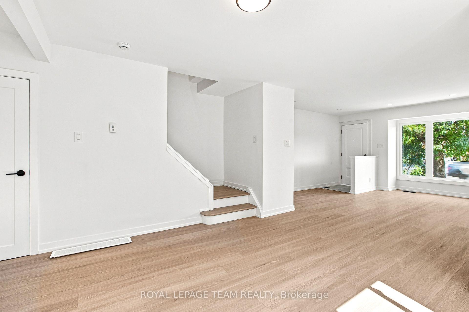 Photo 13 of 1001 Meadowlands Drive, Ottawa, Carleton Square — HOMEH