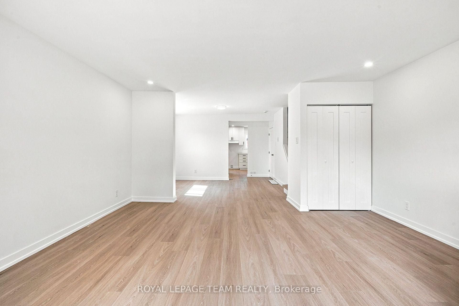 Photo 19 of 1001 Meadowlands Drive, Ottawa, Carleton Square — HOMEH