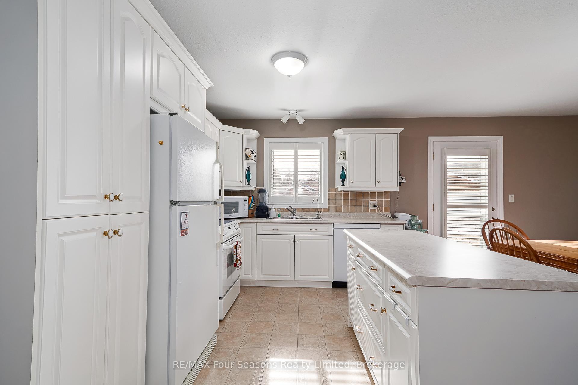 Photo 10 of Unit 49, 275 Huron Street, Clearview, Stayner — HOMEH