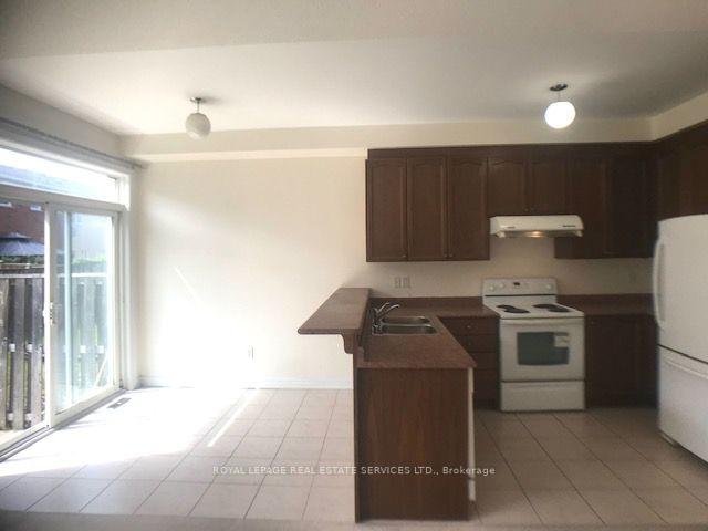 Photo 5 of 11 Calm Waters Crescent, Brampton, Madoc — HOMEH