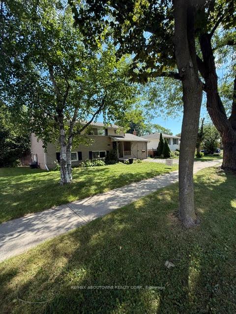 Front of 283 Kenwood Avenue