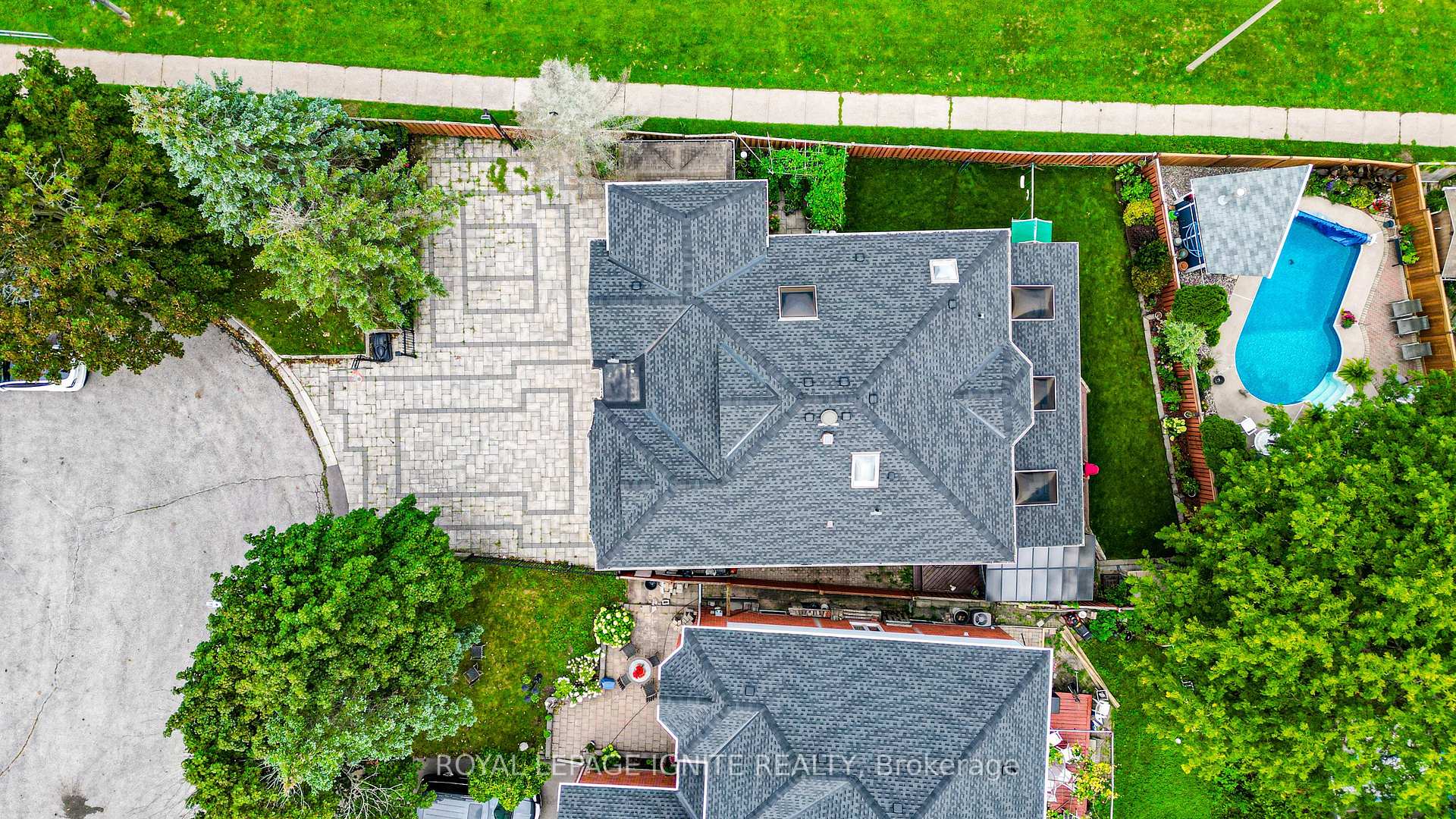 Photo 7 of 1592 Harrowsmith Court N, Pickering, Brock Ridge — HOMEH