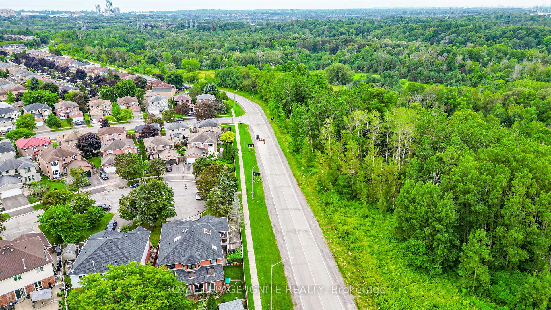 Photo 8 of 1592 Harrowsmith Court N, Pickering, Brock Ridge — HOMEH