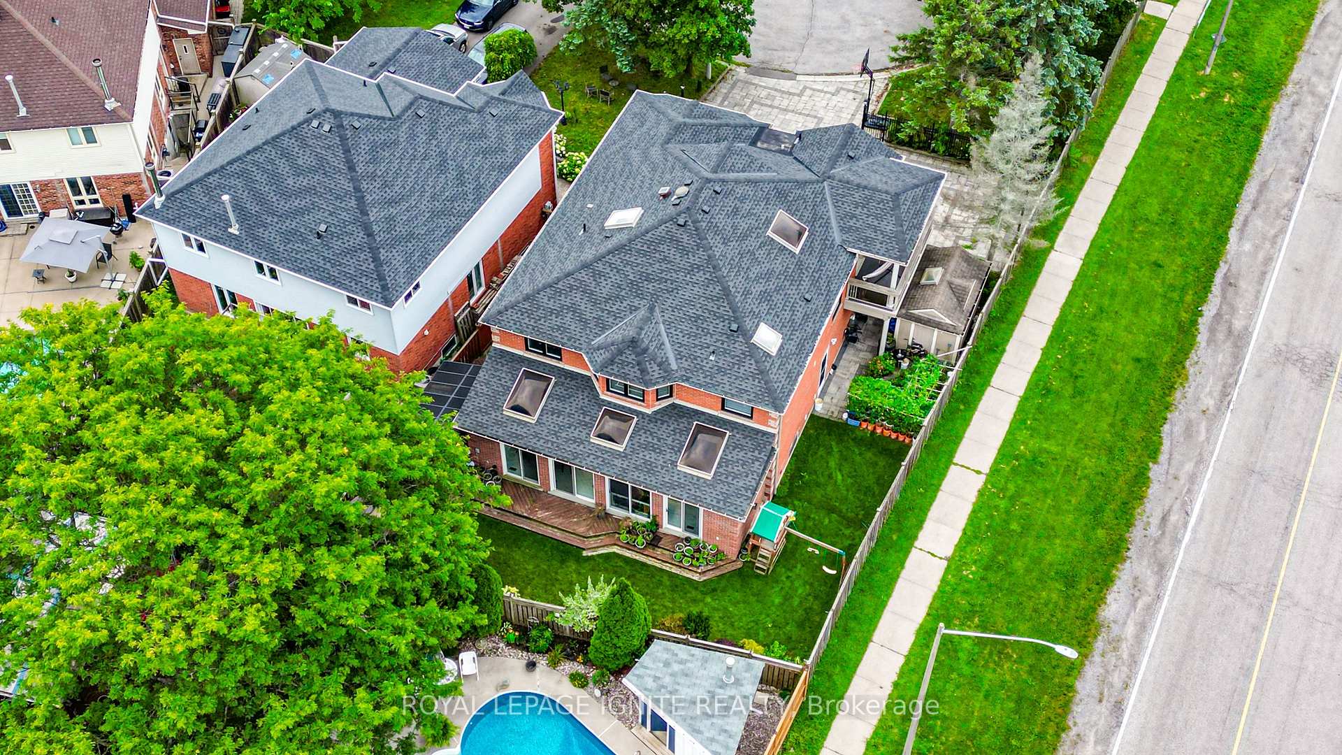 Photo 9 of 1592 Harrowsmith Court N, Pickering, Brock Ridge — HOMEH