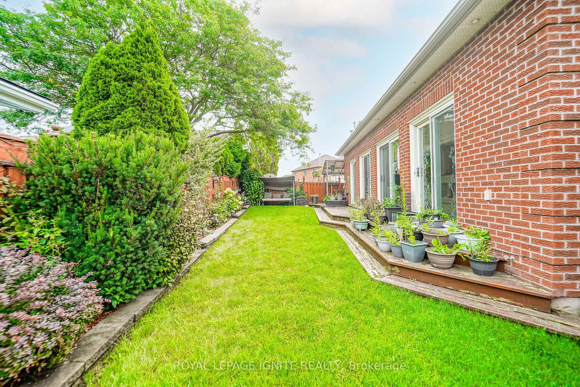 Photo 11 of 1592 Harrowsmith Court N, Pickering, Brock Ridge — HOMEH