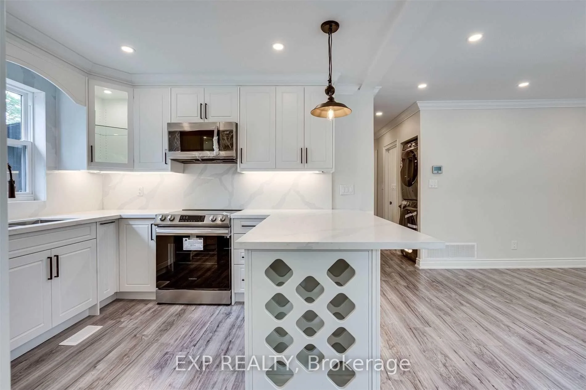 Photo 4 of Unit Upper, 487 Brucedale Avenue E, Hamilton, Eastmount — HOMEH