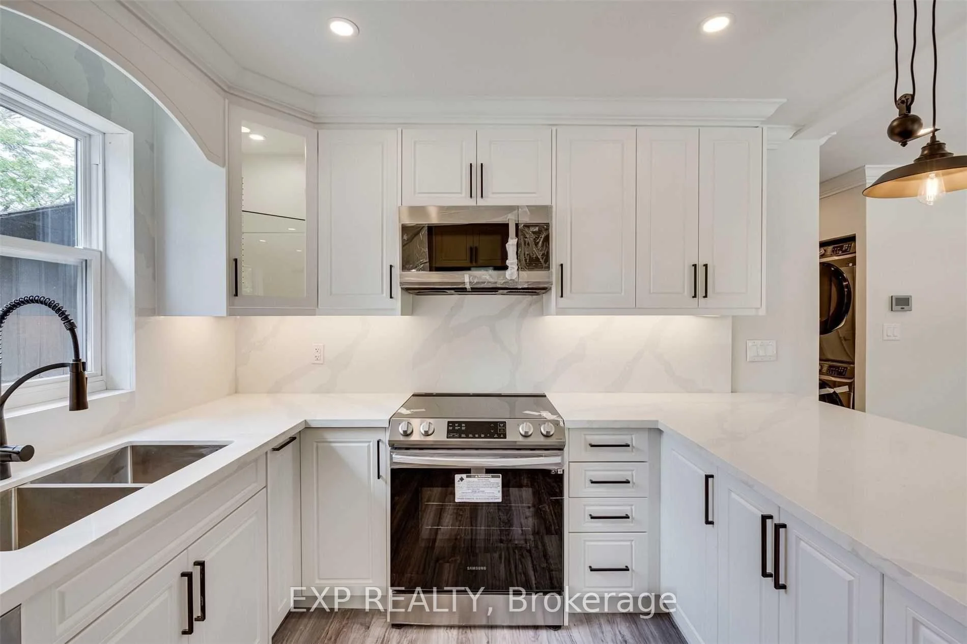 Photo 5 of Unit Upper, 487 Brucedale Avenue E, Hamilton, Eastmount — HOMEH