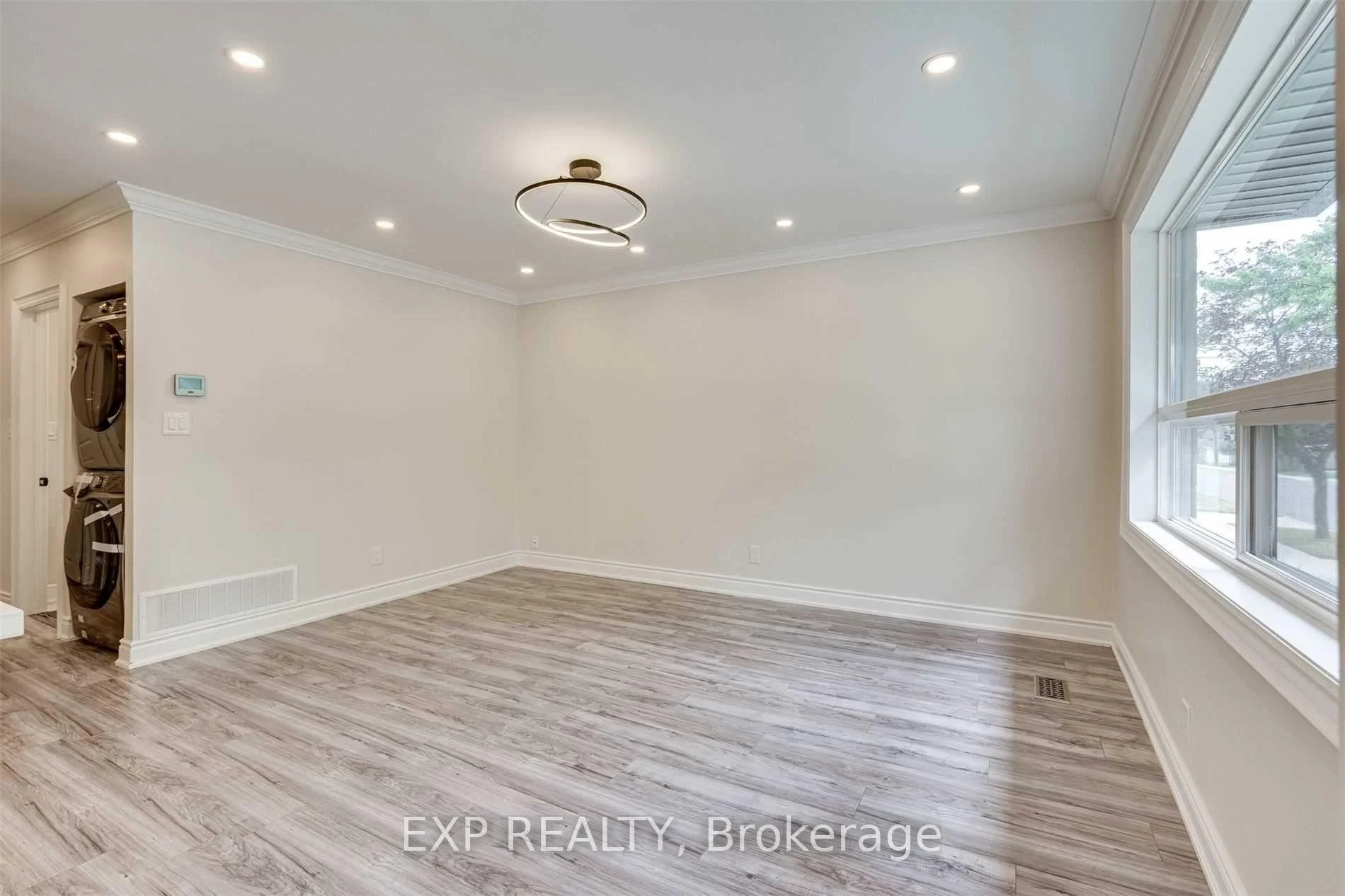 Photo 7 of Unit Upper, 487 Brucedale Avenue E, Hamilton, Eastmount — HOMEH