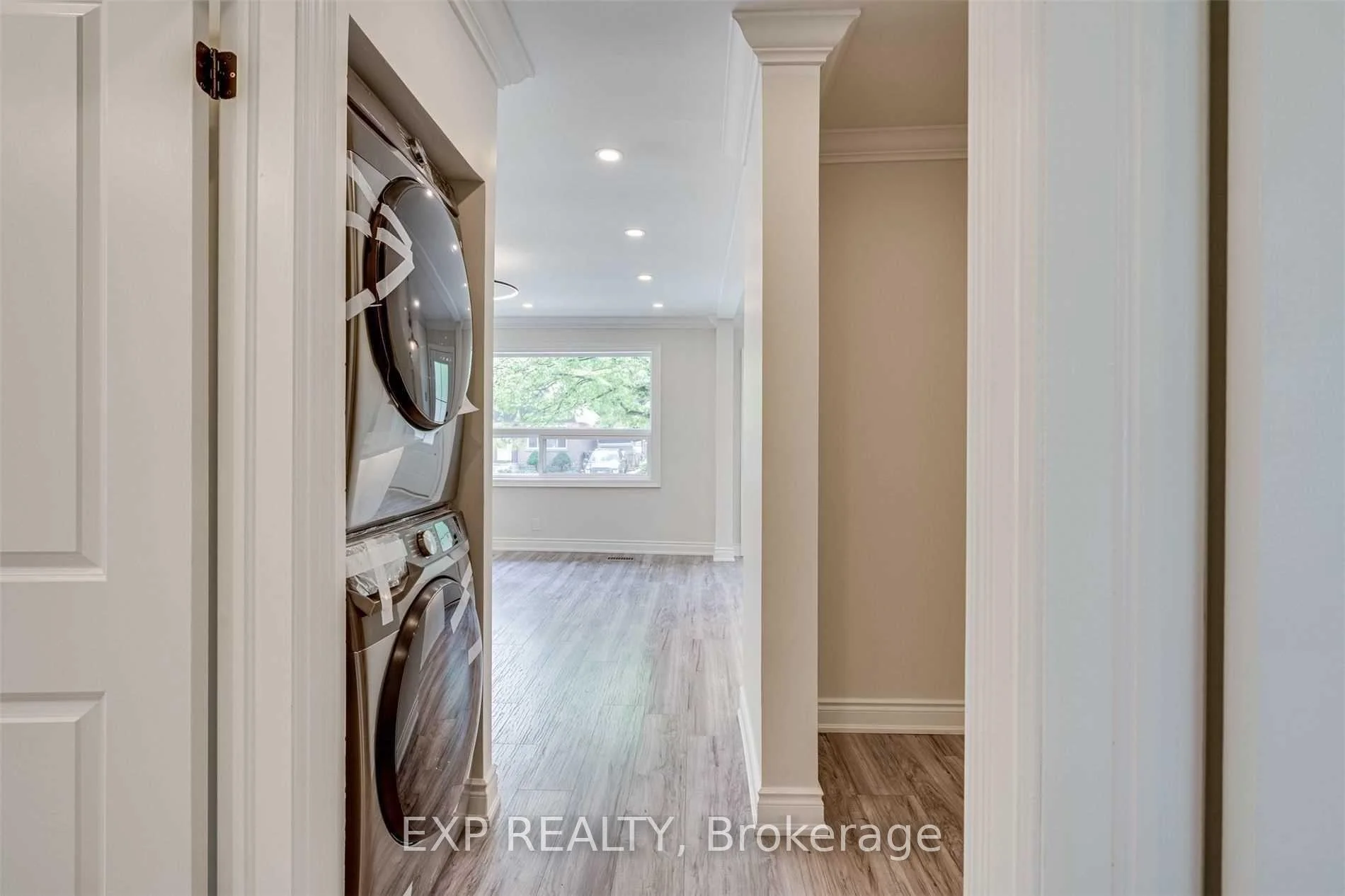 Photo 8 of Unit Upper, 487 Brucedale Avenue E, Hamilton, Eastmount — HOMEH