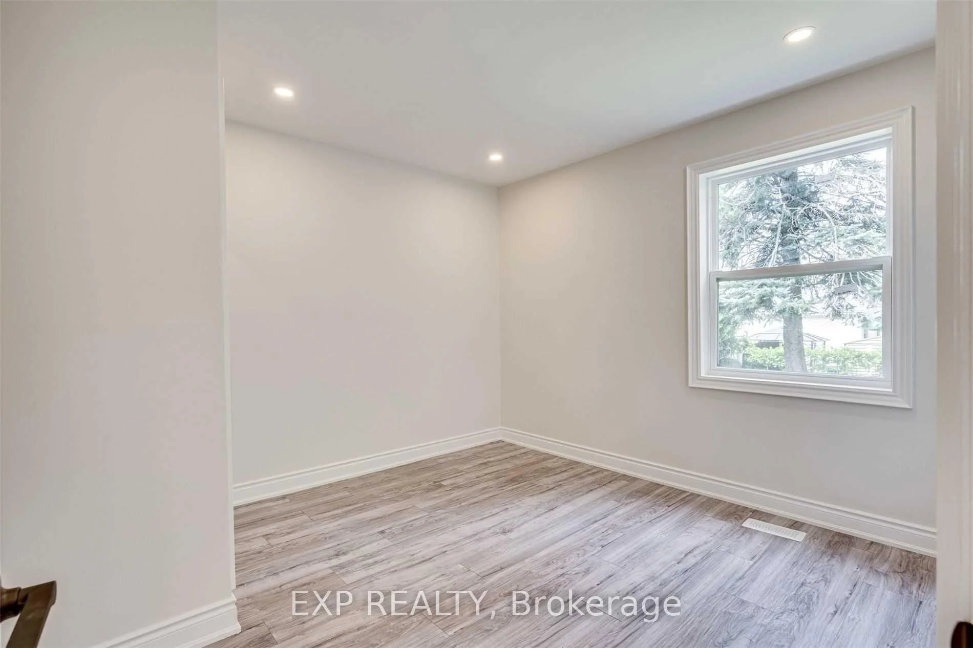 Photo 9 of Unit Upper, 487 Brucedale Avenue E, Hamilton, Eastmount — HOMEH