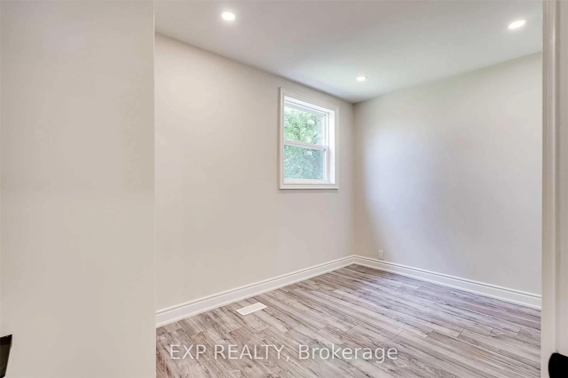 Photo 10 of Unit Upper, 487 Brucedale Avenue E, Hamilton, Eastmount — HOMEH