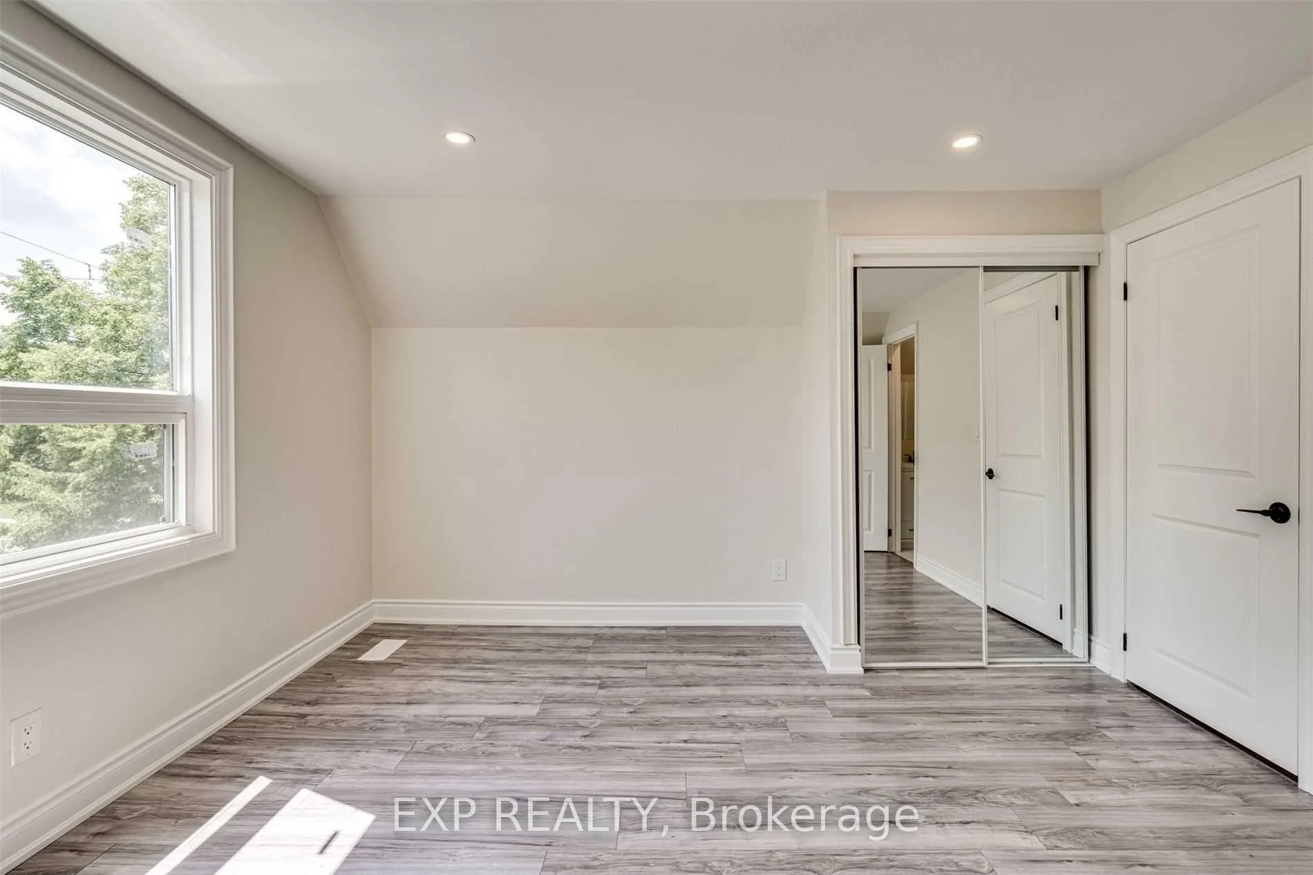 Photo 14 of Unit Upper, 487 Brucedale Avenue E, Hamilton, Eastmount — HOMEH