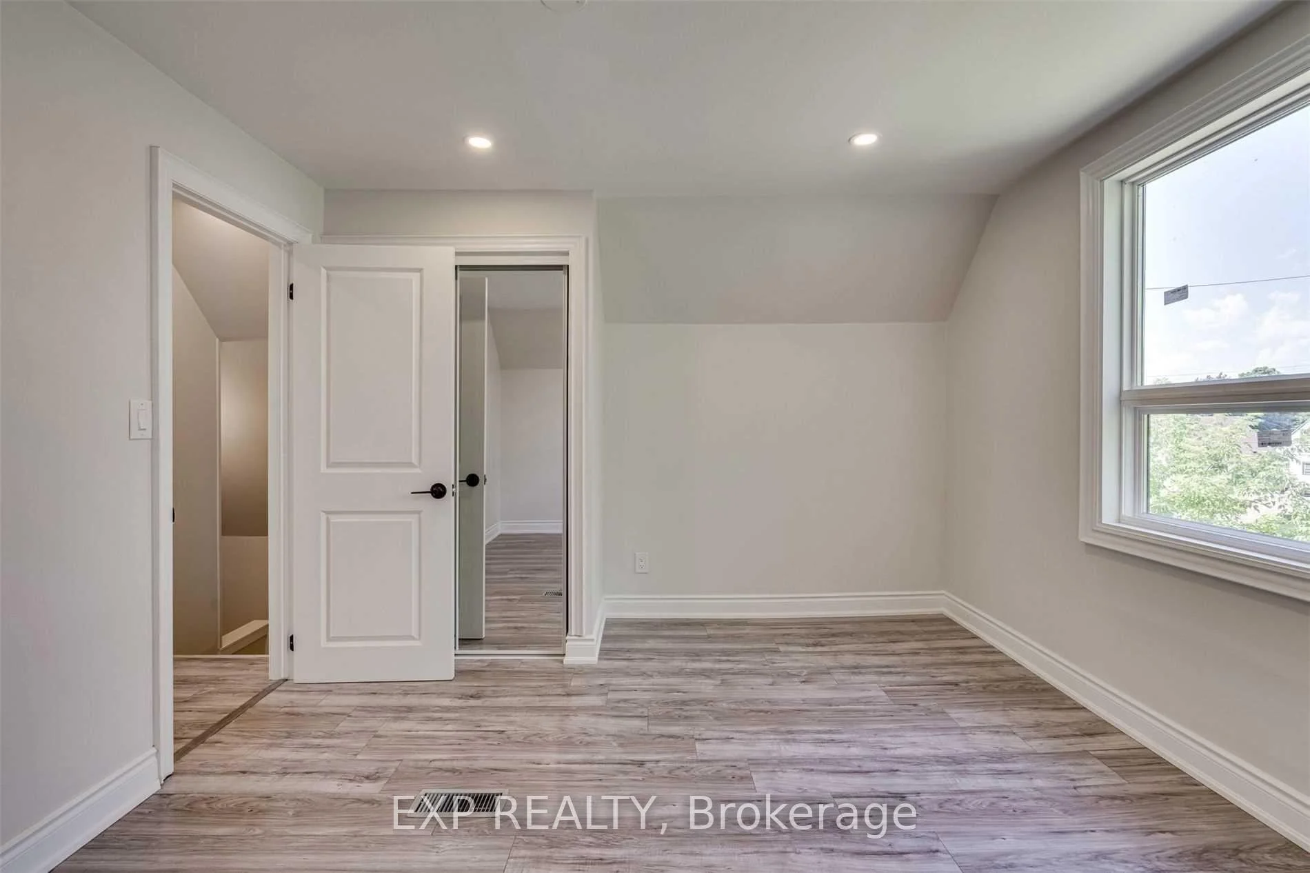 Photo 16 of Unit Upper, 487 Brucedale Avenue E, Hamilton, Eastmount — HOMEH
