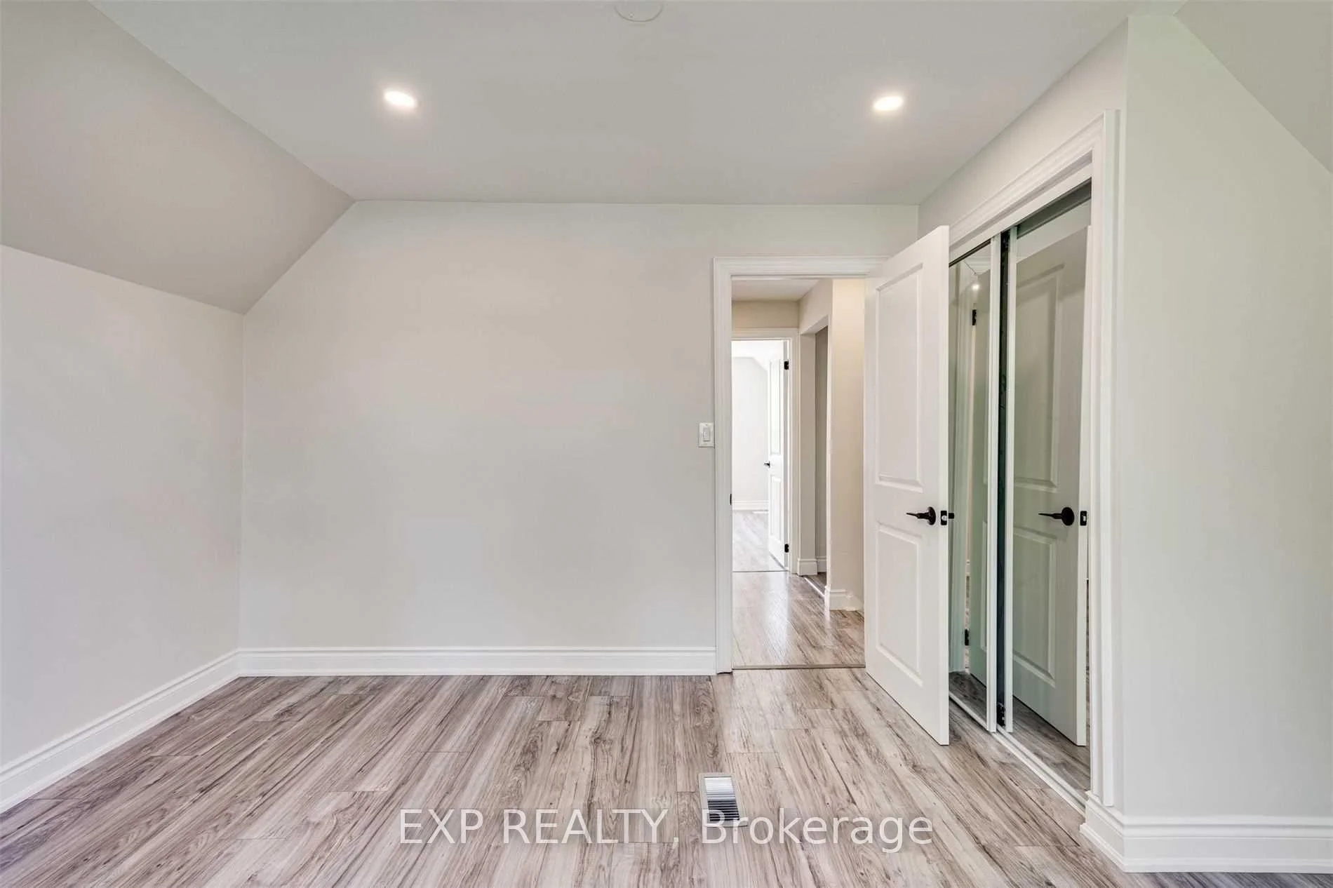 Photo 17 of Unit Upper, 487 Brucedale Avenue E, Hamilton, Eastmount — HOMEH