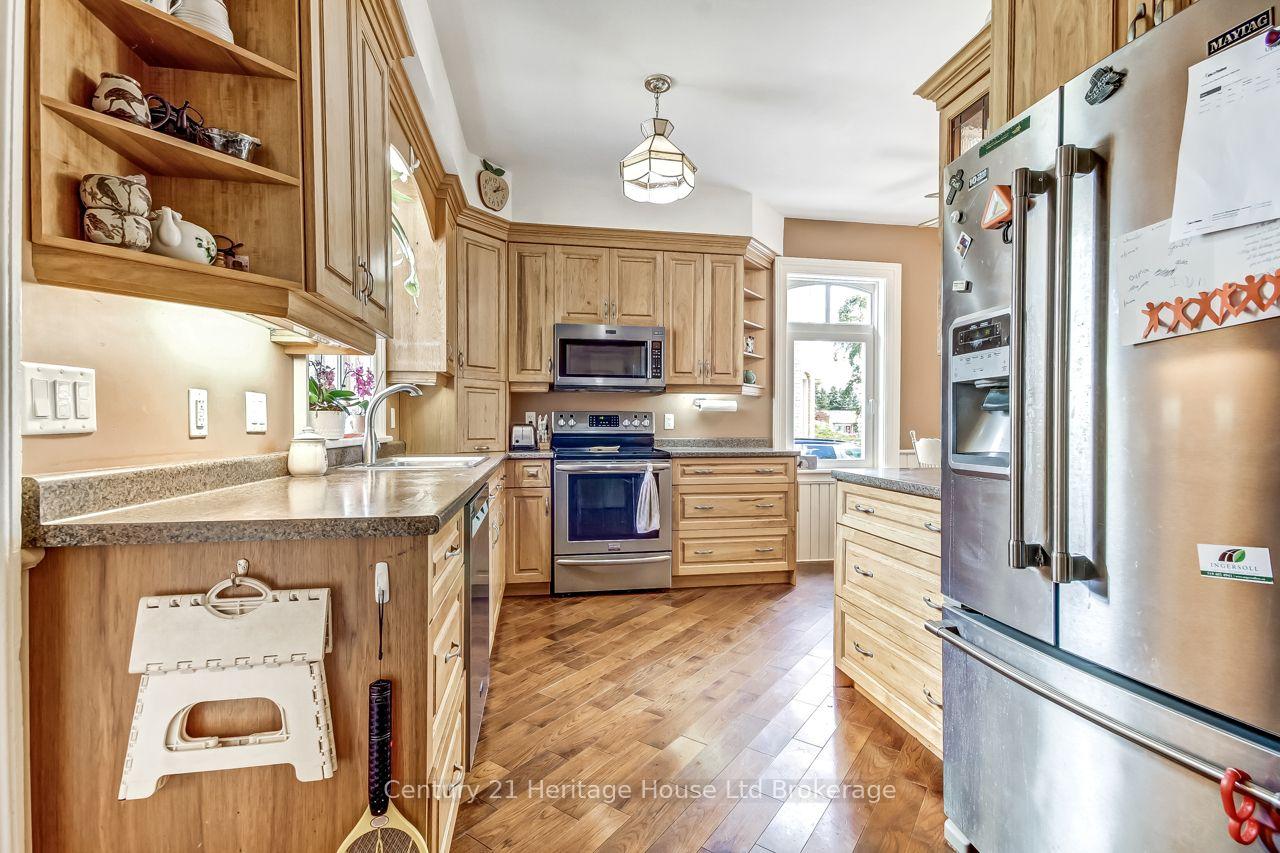 Photo 7 of 166 Dundas Street W, Zorra, Thamesford — HOMEH
