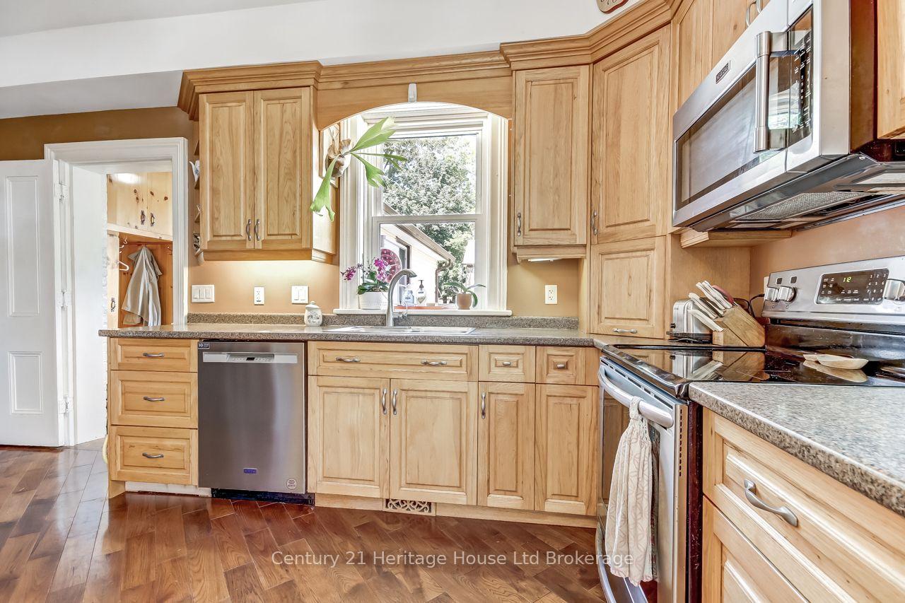 Photo 8 of 166 Dundas Street W, Zorra, Thamesford — HOMEH
