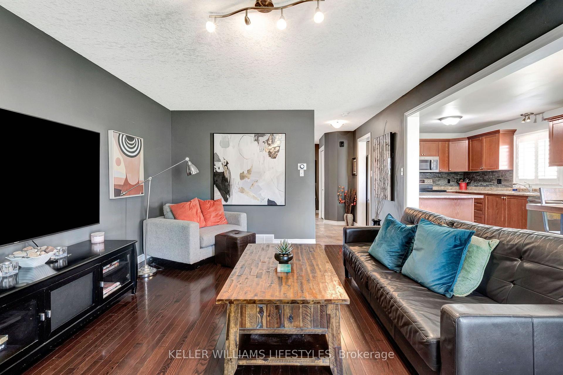 Photo 10 of 1726 Ennismore Crescent, London, North E — HOMEH