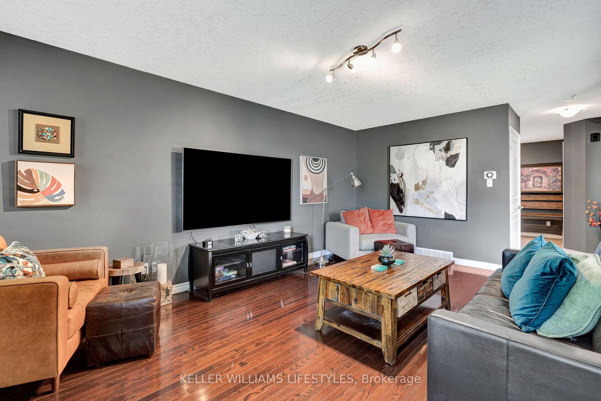 Photo 11 of 1726 Ennismore Crescent, London, North E — HOMEH