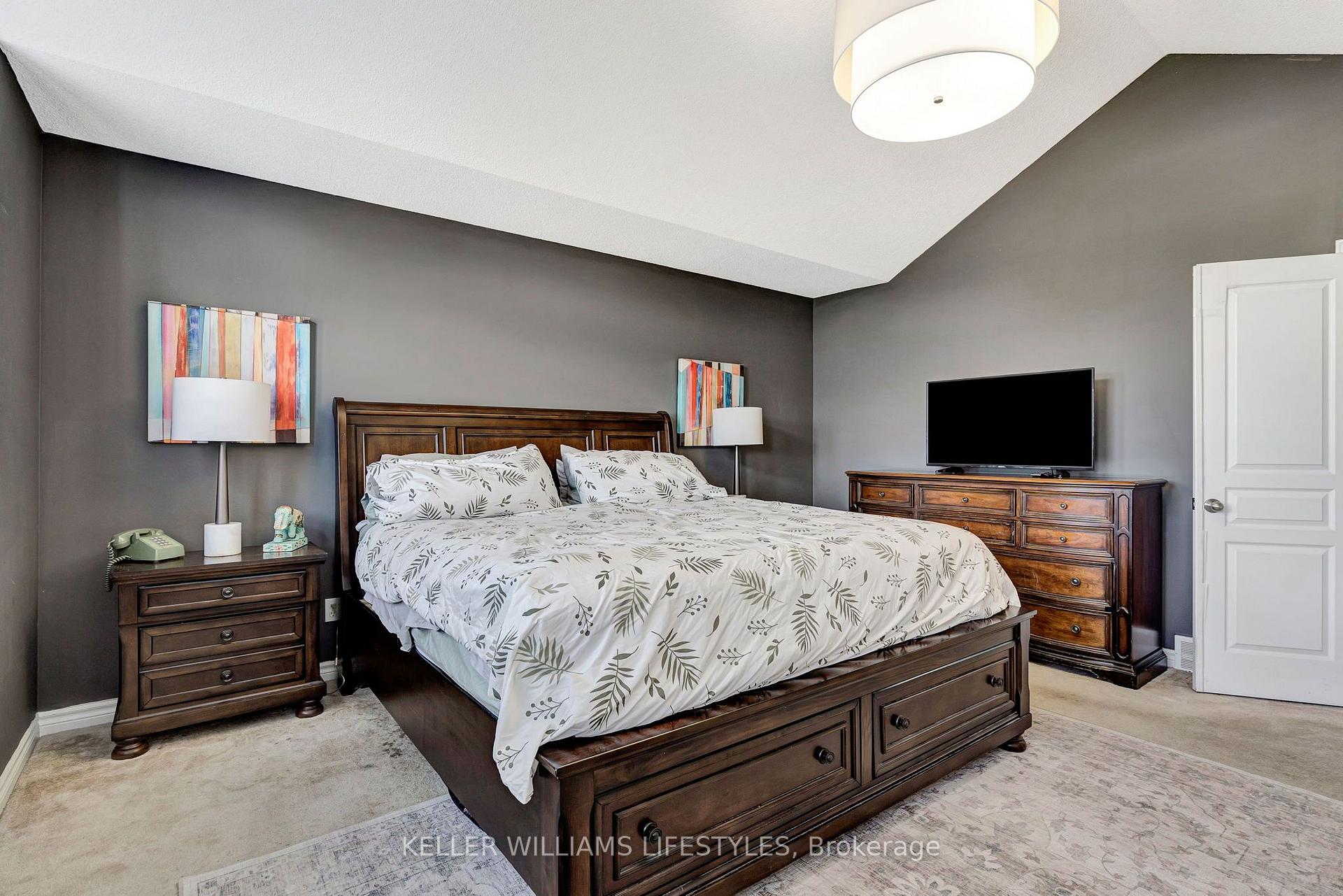 Photo 22 of 1726 Ennismore Crescent, London, North E — HOMEH