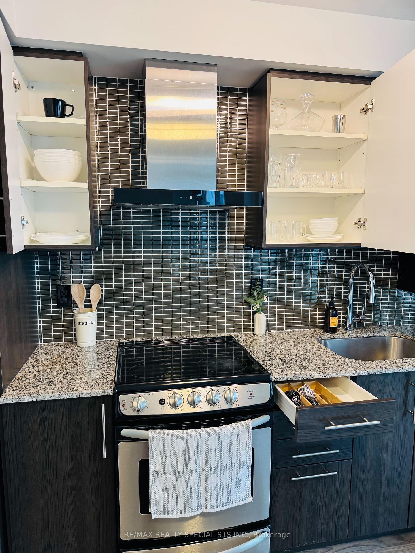 Photo 7 of Unit 1007, 352 Front Street, Toronto, Waterfront Communities — HOMEH