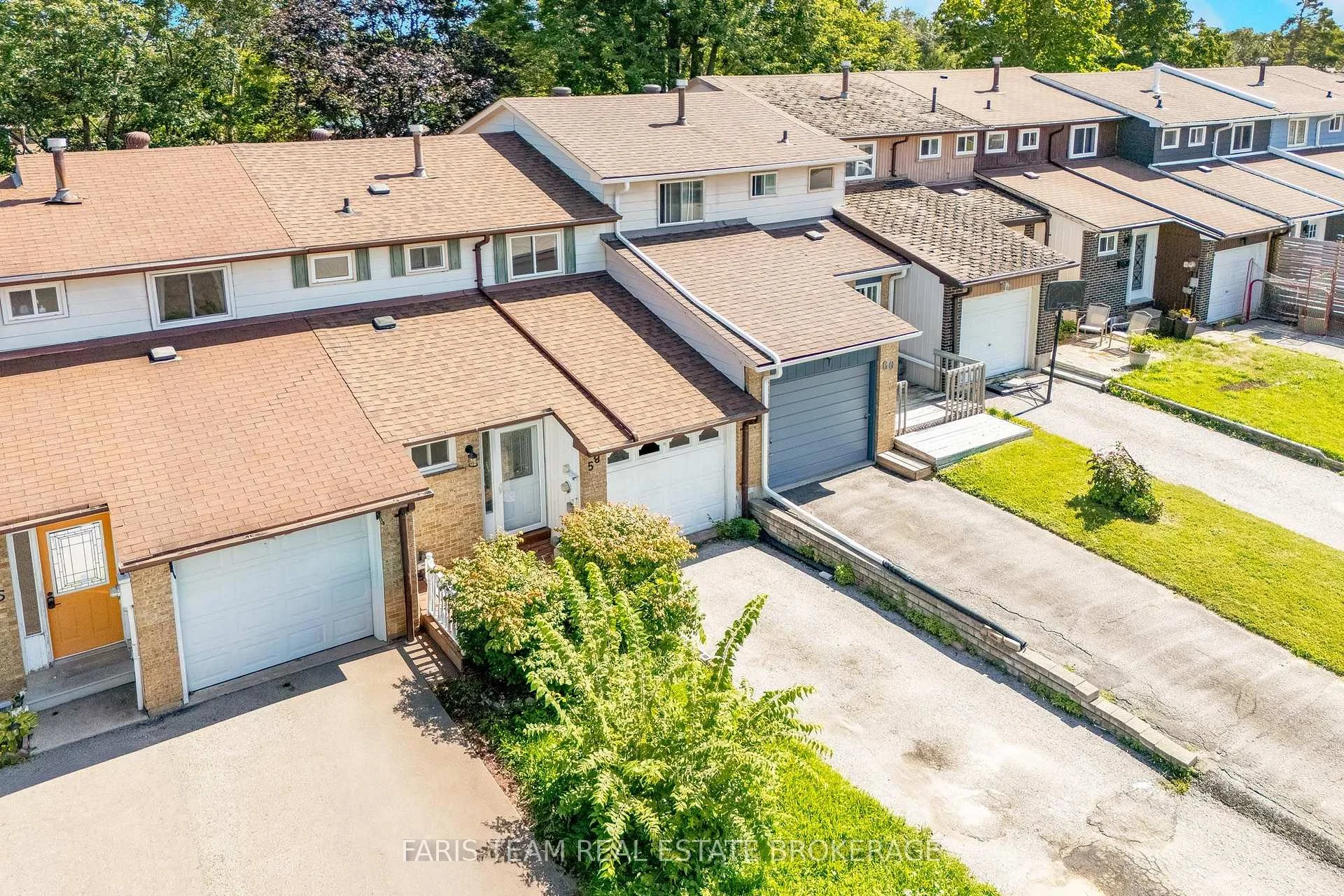 Photo 3 of 58 Chaucer Crescent, Barrie, Letitia Heights — HOMEH