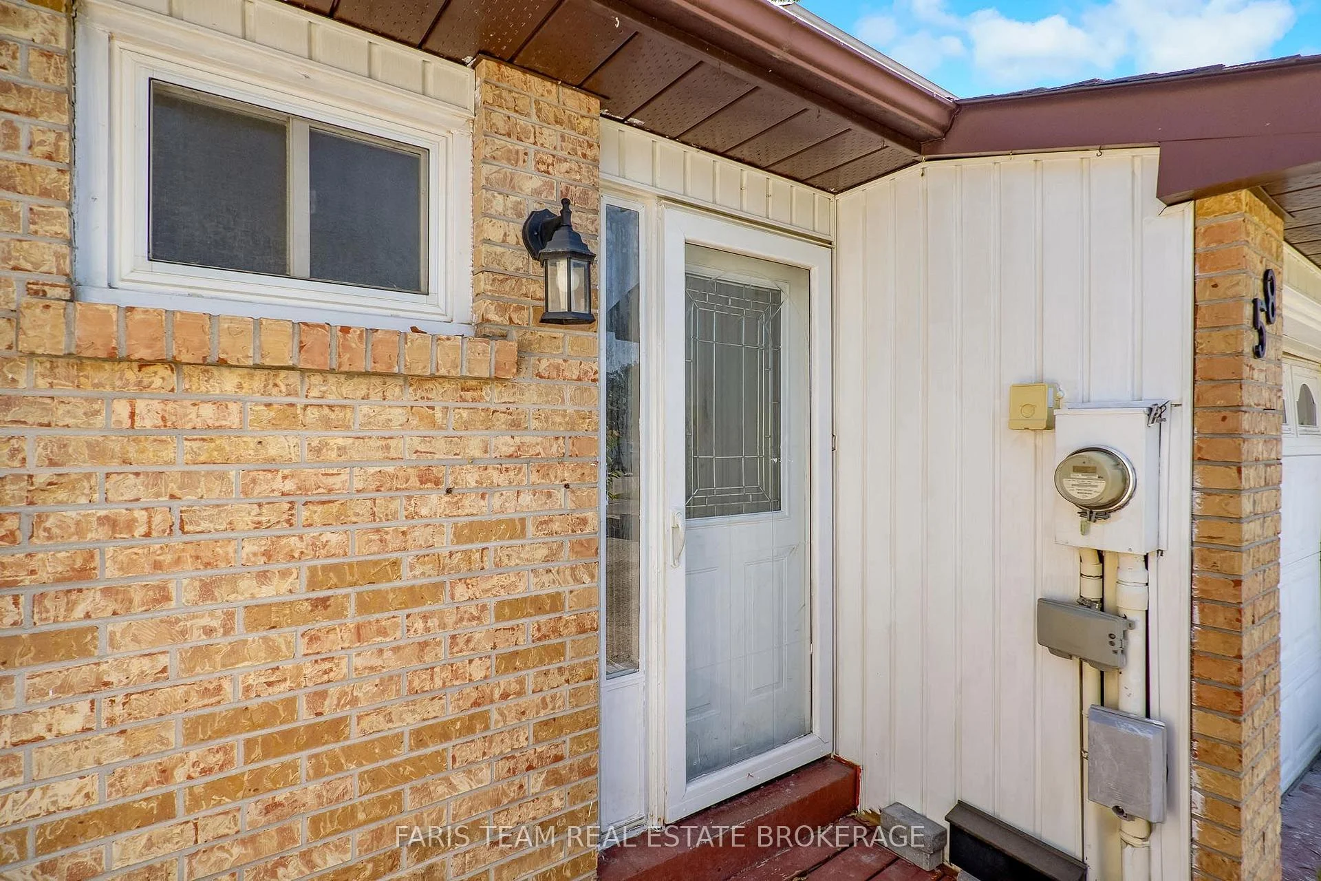 Photo 5 of 58 Chaucer Crescent, Barrie, Letitia Heights — HOMEH