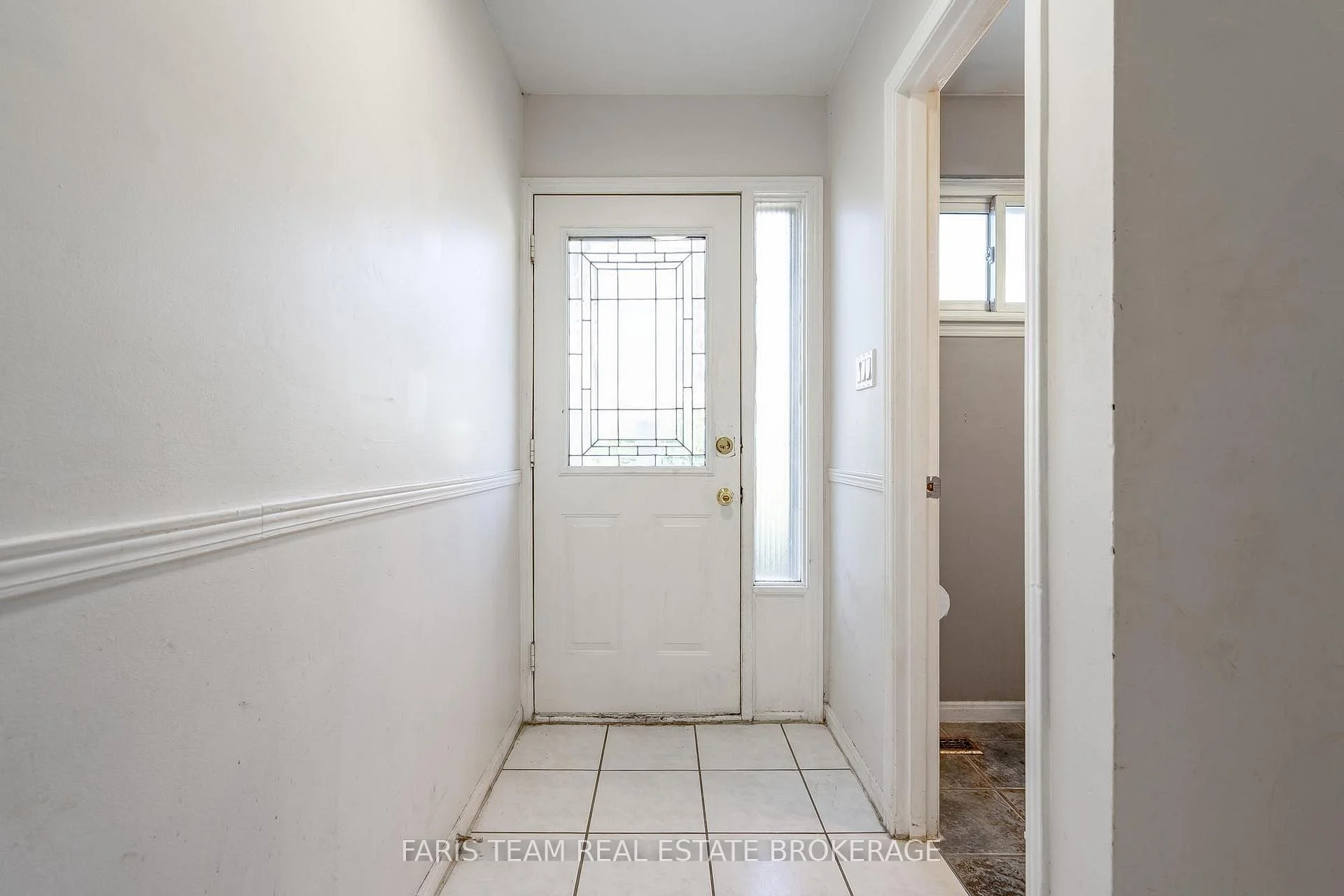 Photo 7 of 58 Chaucer Crescent, Barrie, Letitia Heights — HOMEH