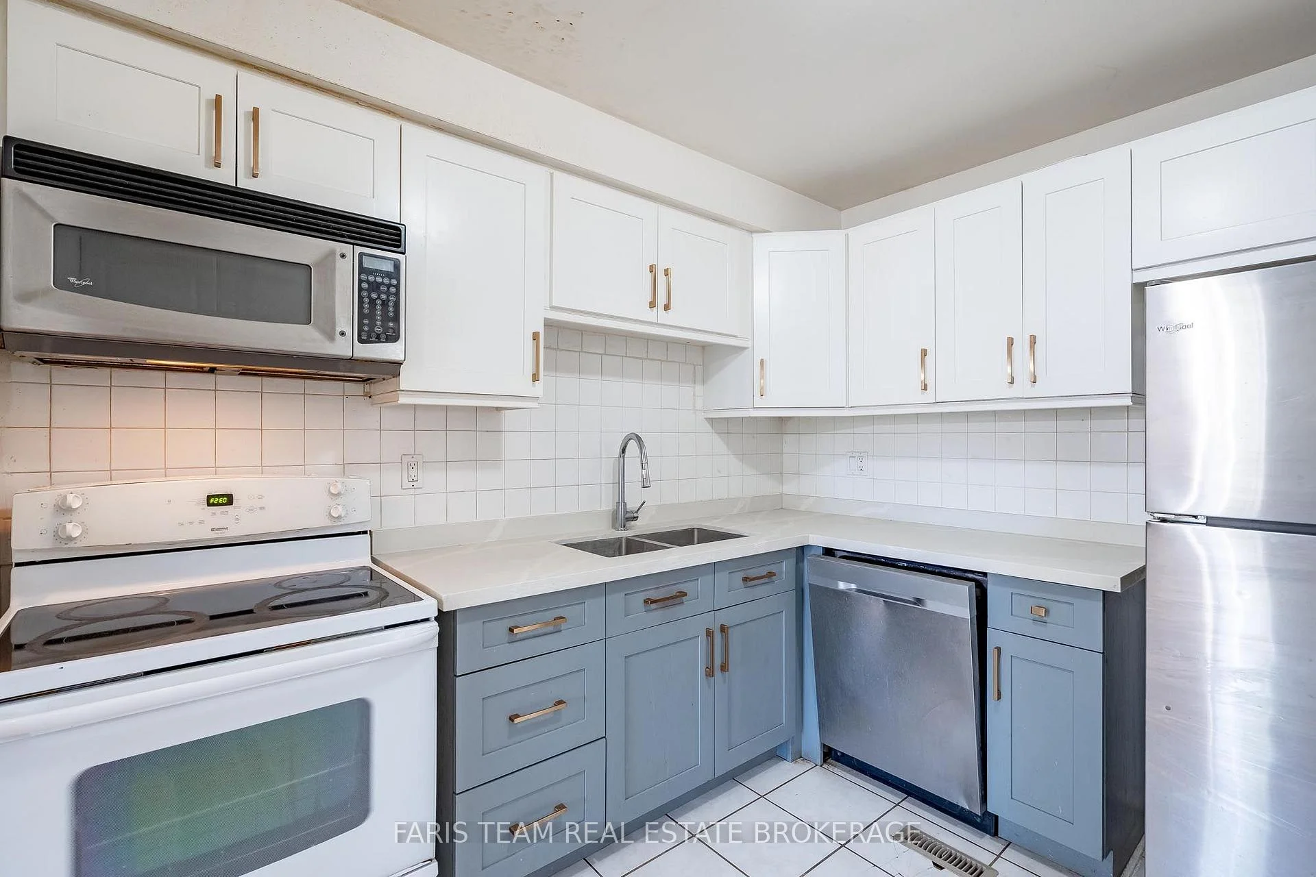 Photo 8 of 58 Chaucer Crescent, Barrie, Letitia Heights — HOMEH