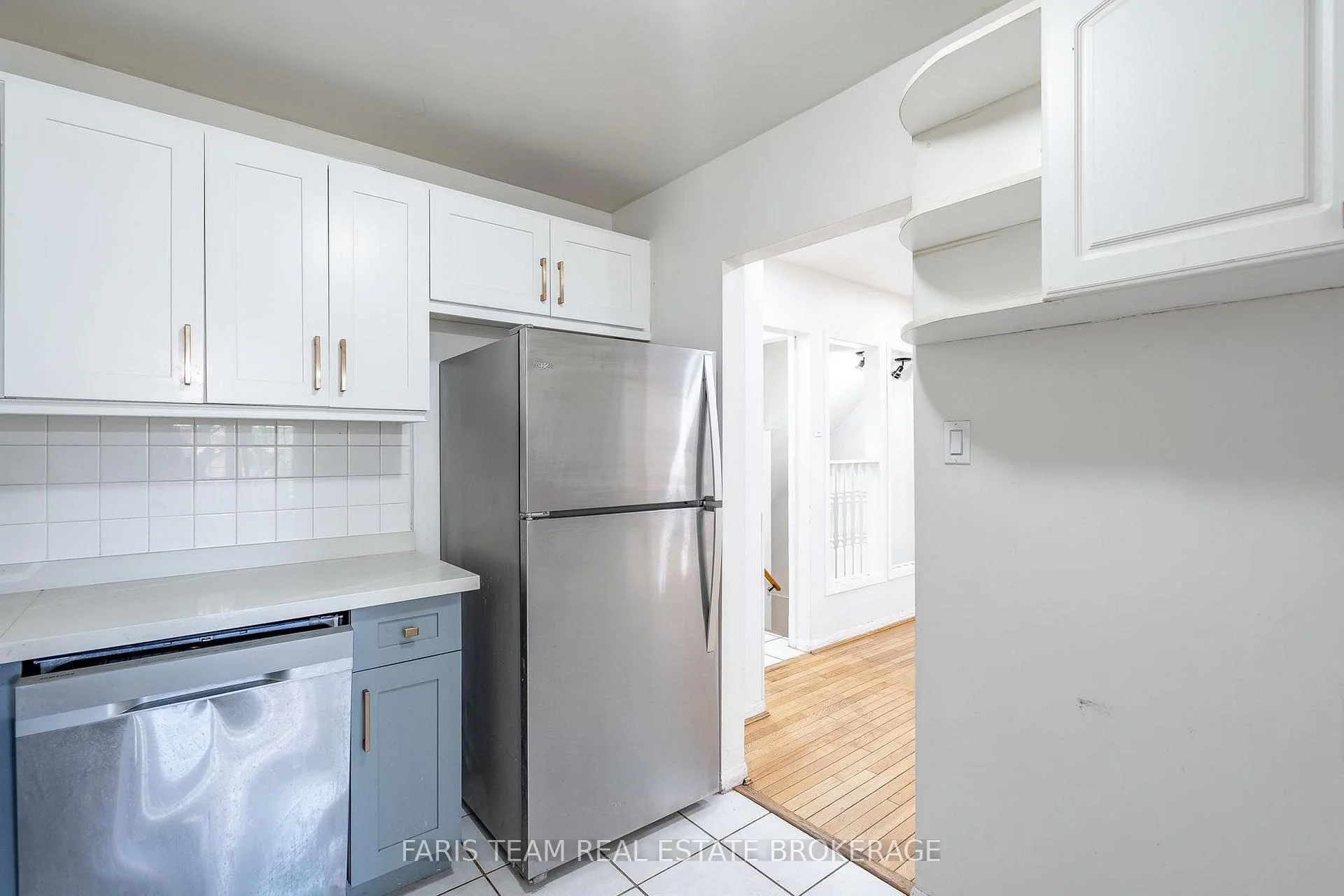 Photo 9 of 58 Chaucer Crescent, Barrie, Letitia Heights — HOMEH