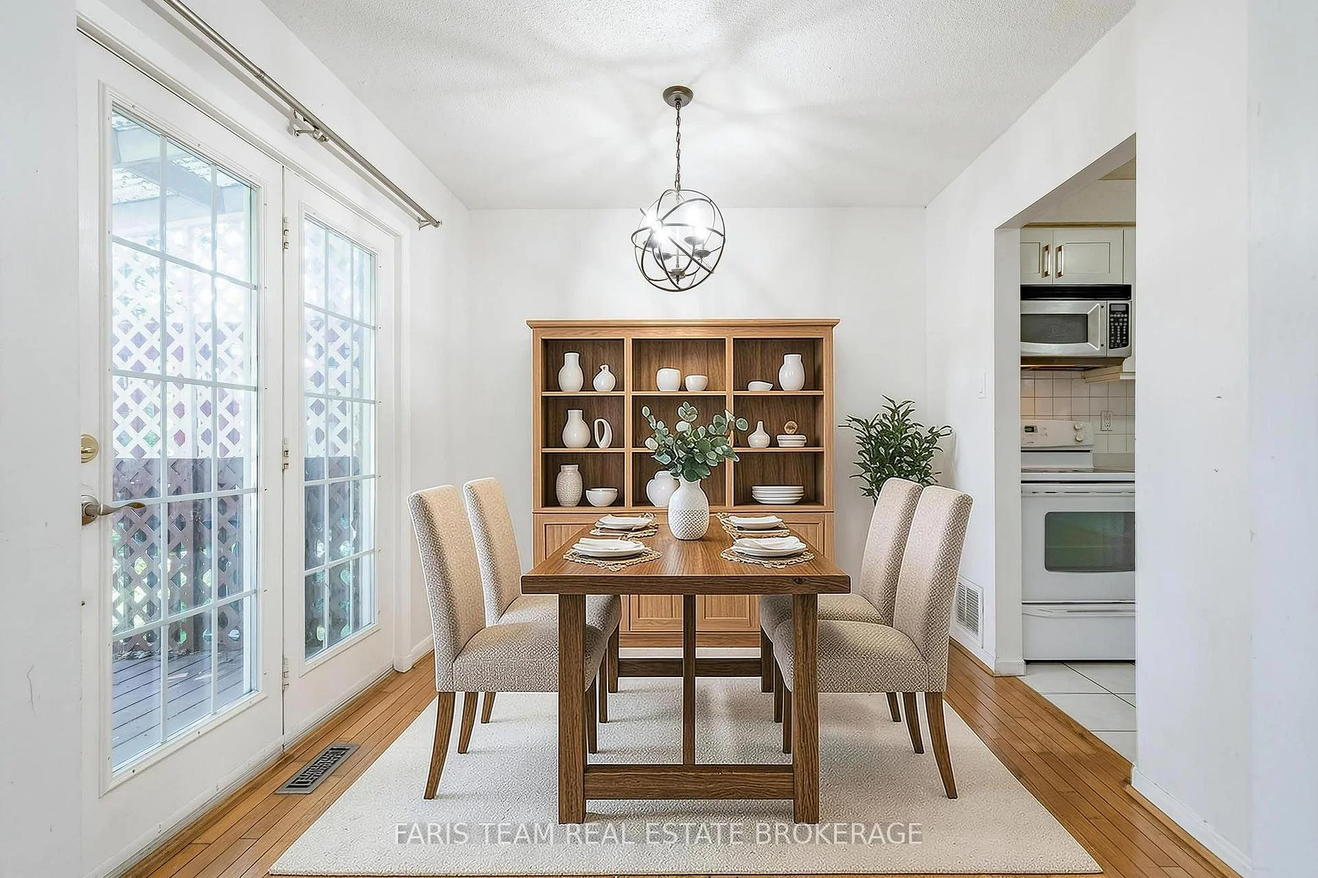 Photo 11 of 58 Chaucer Crescent, Barrie, Letitia Heights — HOMEH