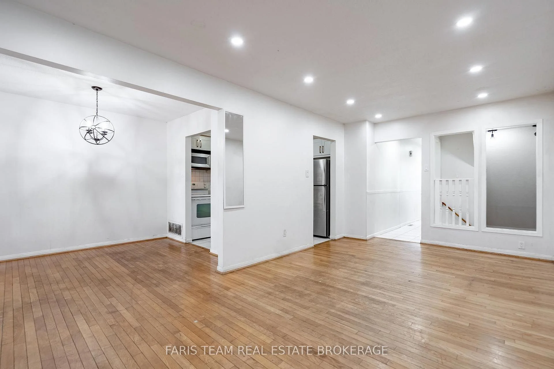 Photo 14 of 58 Chaucer Crescent, Barrie, Letitia Heights — HOMEH