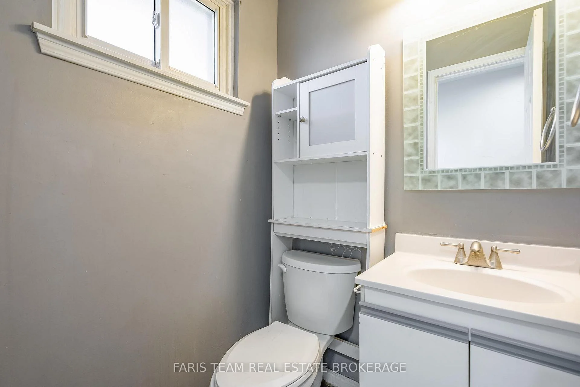 Photo 15 of 58 Chaucer Crescent, Barrie, Letitia Heights — HOMEH