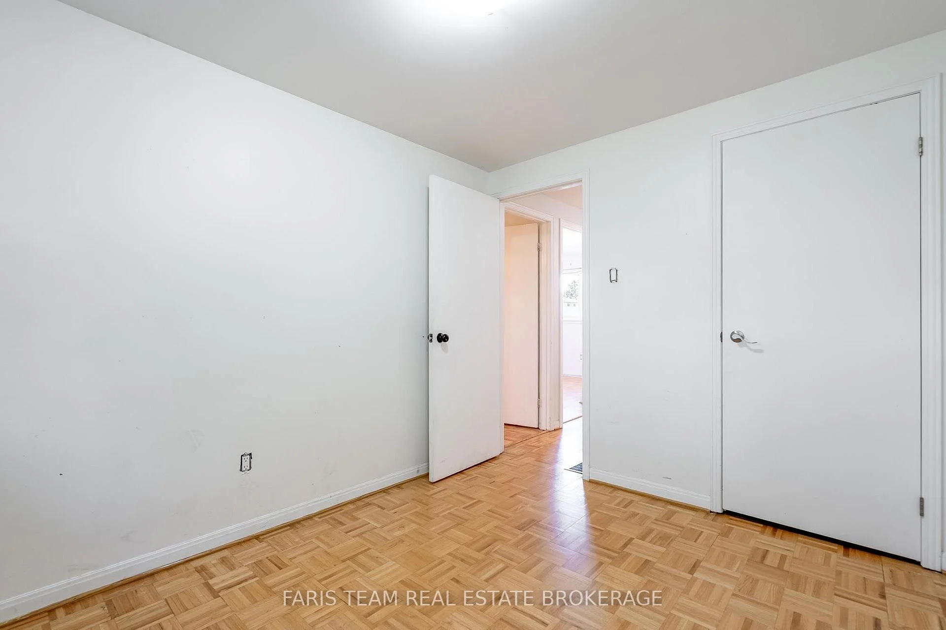 Photo 21 of 58 Chaucer Crescent, Barrie, Letitia Heights — HOMEH