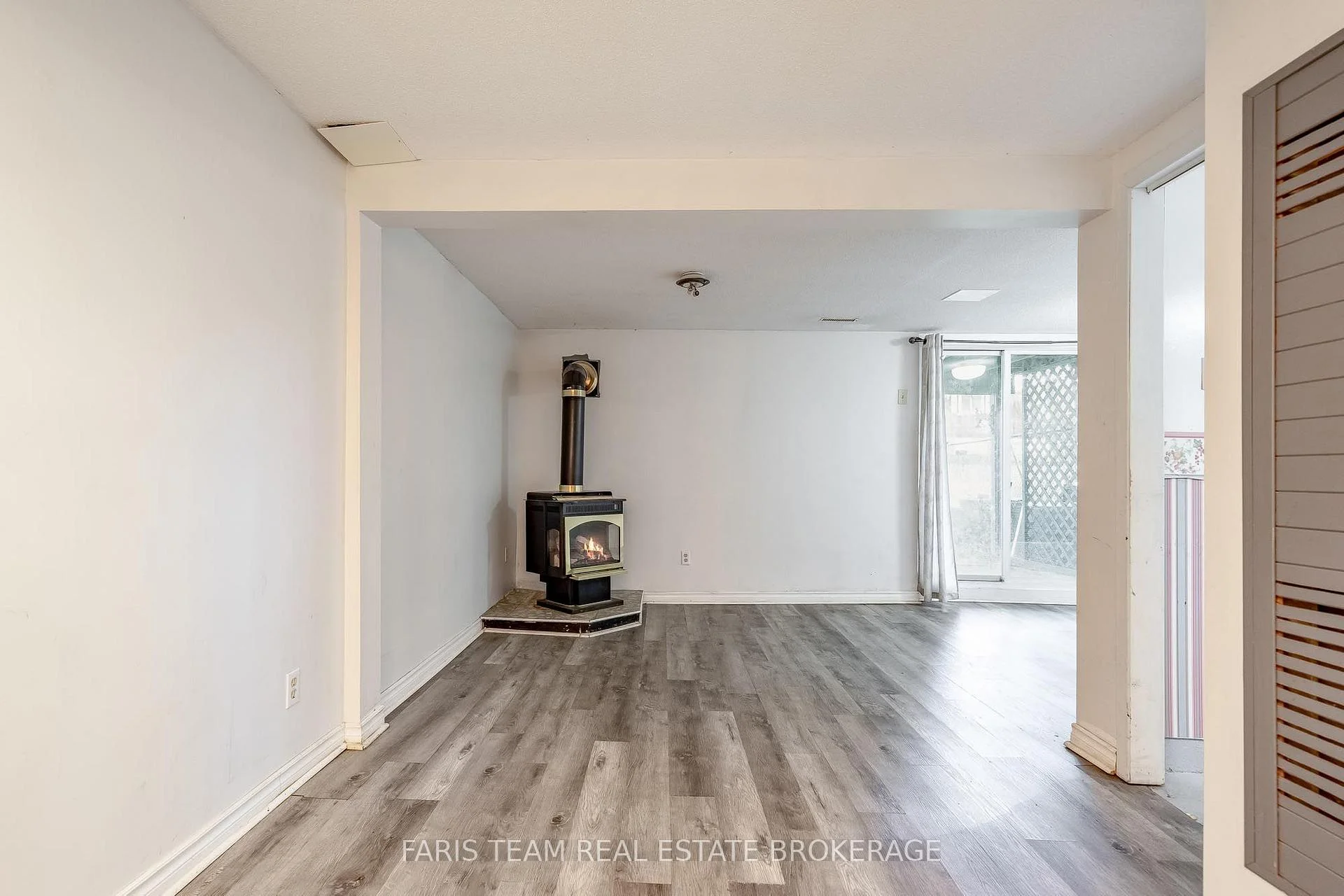 Photo 23 of 58 Chaucer Crescent, Barrie, Letitia Heights — HOMEH