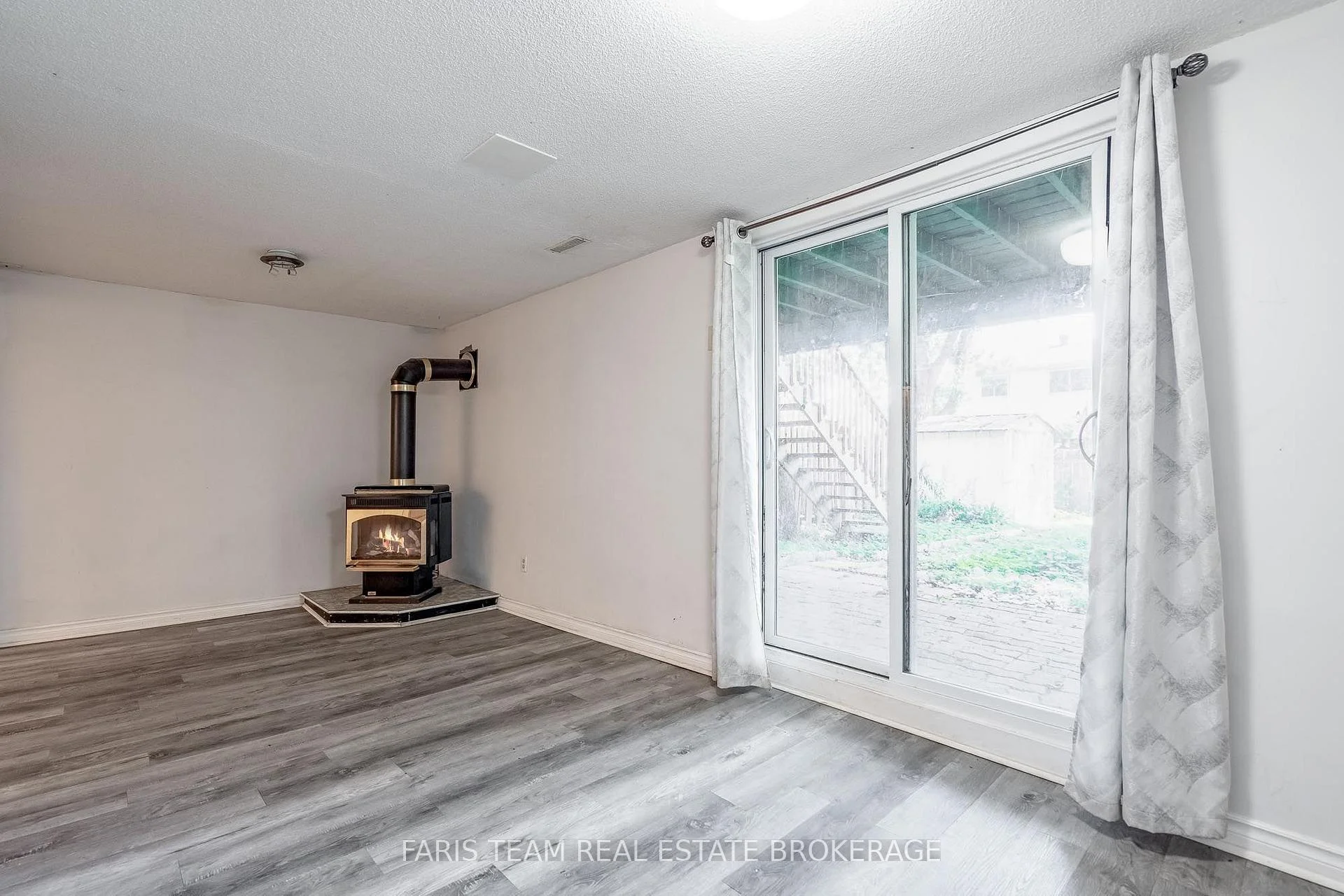 Photo 25 of 58 Chaucer Crescent, Barrie, Letitia Heights — HOMEH